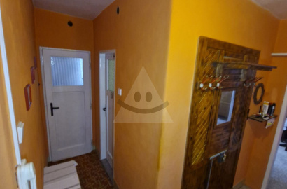 Spacious 1-Bedroom Brick Apartment with Private Heating, Pantry and Two Cellars – Poprad – Matejovce